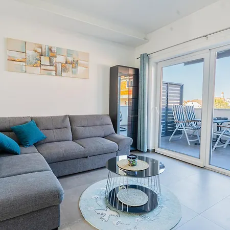 Luxury Pavic With Jacuzzi And Sun Terrace, 2 Min Walk To The Apartment Betina (Sibenik-Knin)