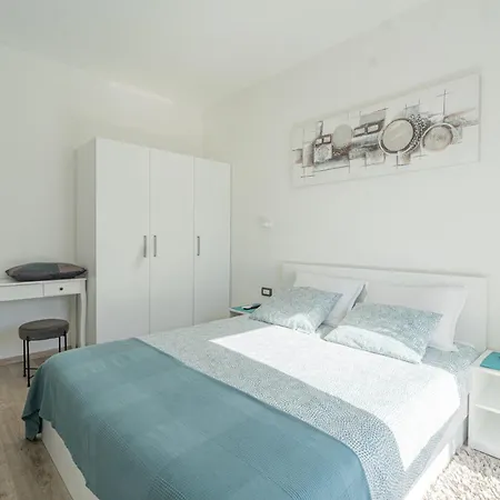 Luxury Pavic With Jacuzzi And Sun Terrace, 2 Min Walk To The