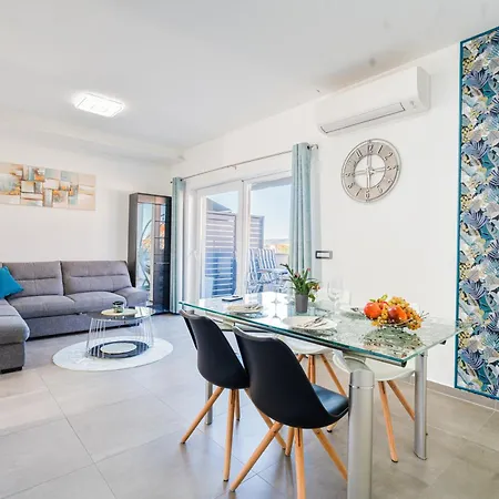 Apartment Luxury Pavic With Jacuzzi And Sun Terrace, 2 Min Walk To The *