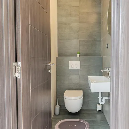 Luxury Pavic With Jacuzzi And Sun Terrace, 2 Min Walk To The Apartment Betina (Sibenik-Knin)