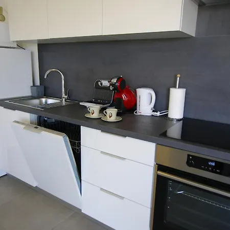 Apartment Luxury Pavic With Jacuzzi And Sun Terrace, 2 Min Walk To The Betina (Sibenik-Knin)