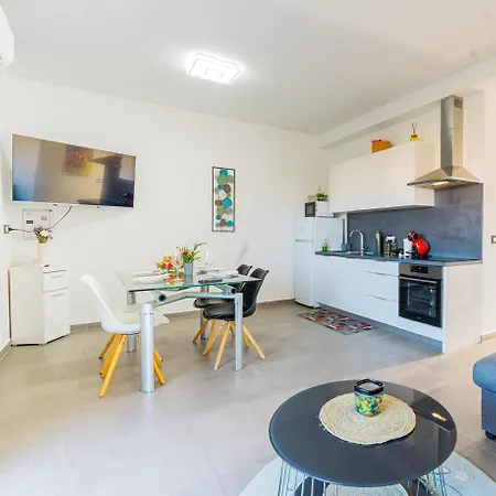Luxury Pavic With Jacuzzi And Sun Terrace, 2 Min Walk To The * Betina (Sibenik-Knin)