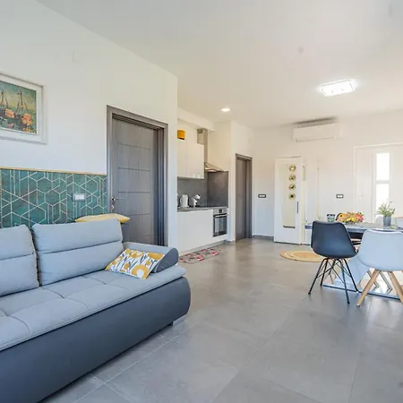Luxury Pavic With Jacuzzi And Sun Terrace, 2 Min Walk To The * Betina (Sibenik-Knin)