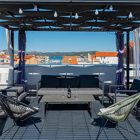 Luxury Pavic With Jacuzzi And Sun Terrace, 2 Min Walk To The Apartment Betina (Sibenik-Knin)