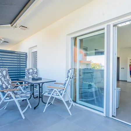 Apartment Luxury Pavic With Jacuzzi And Sun Terrace, 2 Min Walk To The
