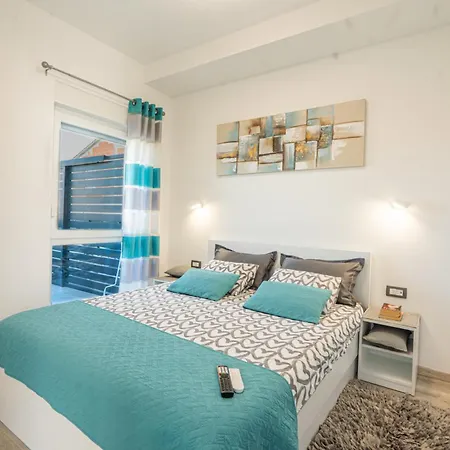 Luxury Pavic With Jacuzzi And Sun Terrace, 2 Min Walk To The Apartment *