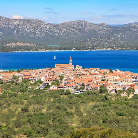 Apartment Luxury Pavic With Jacuzzi And Sun Terrace, 2 Min Walk To The Betina (Sibenik-Knin)