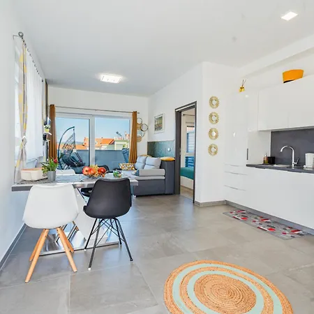 Luxury Pavic With Jacuzzi And Sun Terrace, 2 Min Walk To The Apartment *