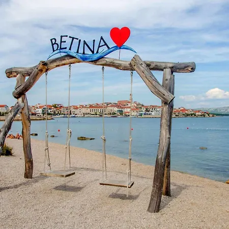 Luxury Pavic With Jacuzzi And Sun Terrace, 2 Min Walk To The Apartment Betina (Sibenik-Knin)