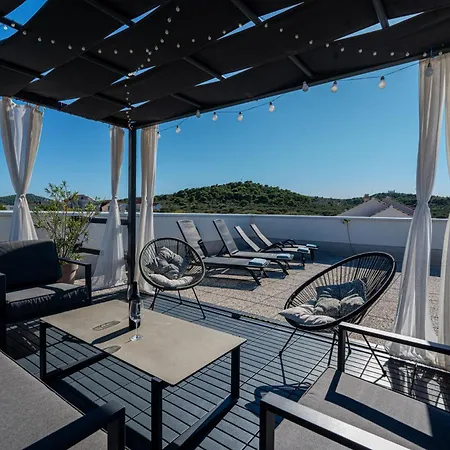 Luxury Pavic With Jacuzzi And Sun Terrace, 2 Min Walk To The Apartment Betina (Sibenik-Knin)